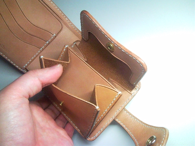 フラップ式小銭入れ仕切追加